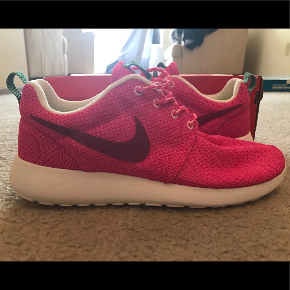 Roshe Run Size 9